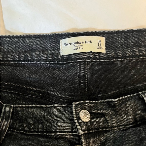 Abercrombie & Fitch The Mom High Rise Jean - Picture 10 of 16